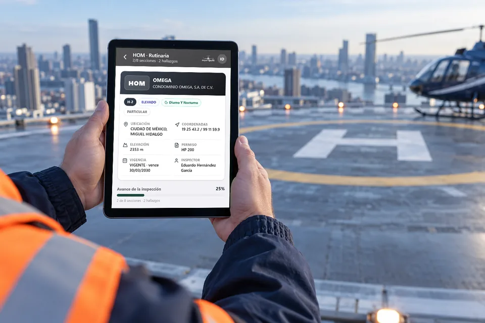 Tableta con la aplicación de inspección durante el recorrido de un helipuerto